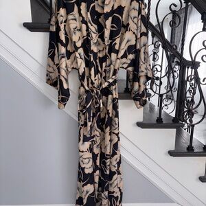 Natori Black and Beige Floral robe with belt Size Medium